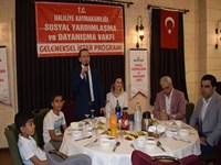 Öksüz ve Yetim Çocuklu Ailelere İftar Yemeği Düzenledi